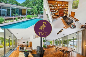 Villa Spectrum Luxury Villa with Pool & Outdoor Shower in East Hampton